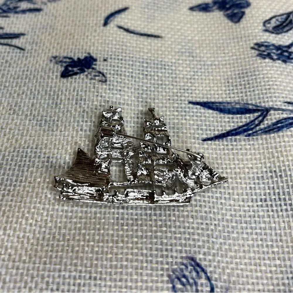 Vintage-Inspired Silver-Tone Nautical Clipper Ship Brooch